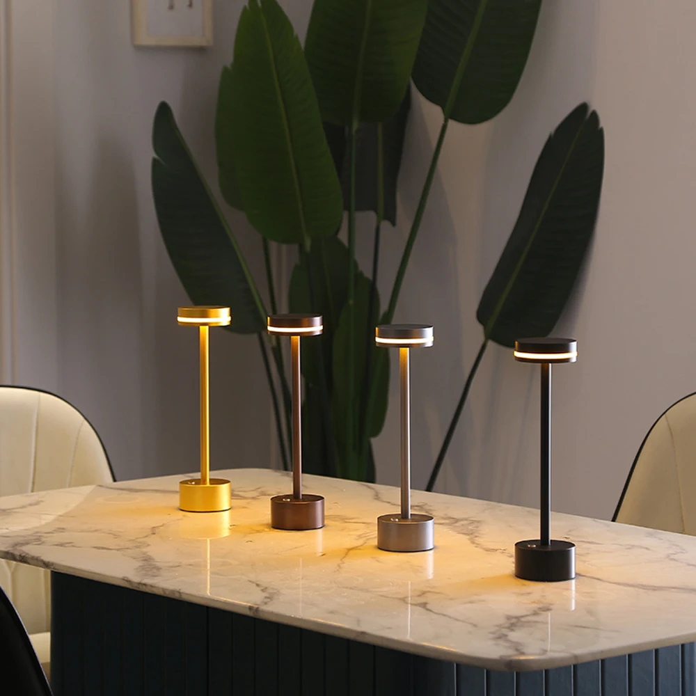 Luminária de Mesa Touch com Regulagem de cor