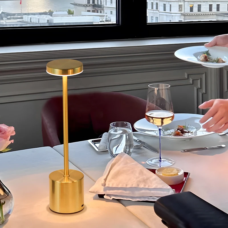 Luminária de Mesa Touch com Regulagem de cor