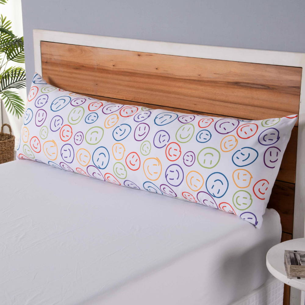 Capa Para Travesseiro Fofuxão Colorê 1 Peça 1,46m x 46cm 100% Poliéster Com Zíper Smile