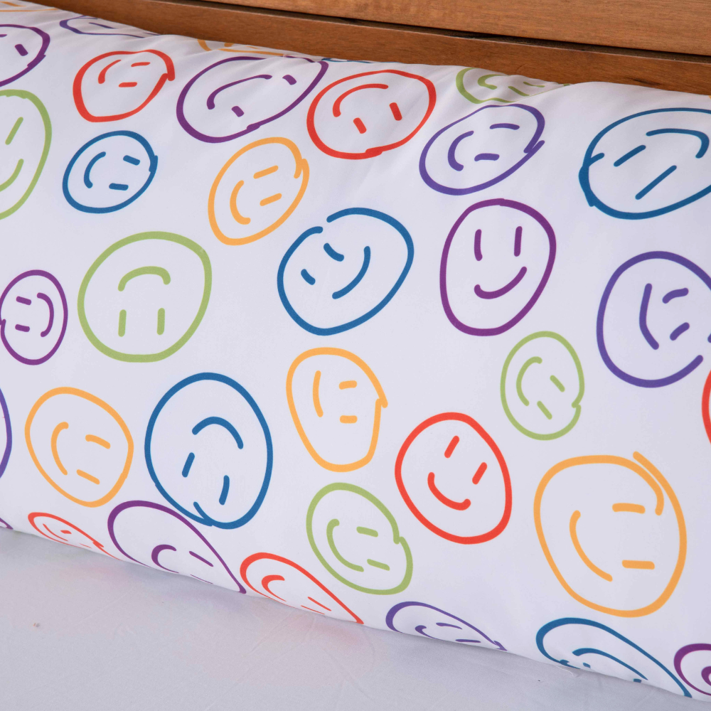 Capa Para Travesseiro Fofuxão Colorê 1 Peça 1,46m x 46cm 100% Poliéster Com Zíper Smile