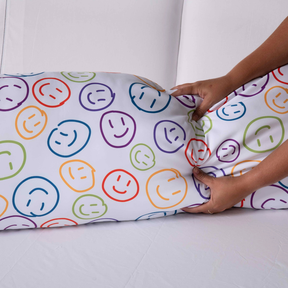 Capa Para Travesseiro Fofuxão Colorê 1 Peça 1,46m x 46cm 100% Poliéster Com Zíper Smile