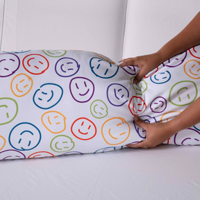 Capa Para Travesseiro Fofuxão Colorê 1 Peça 1,46m x 46cm 100% Poliéster Com Zíper Smile